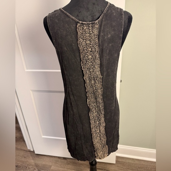 POL Sleeveless Black Top open sides back embroidered applique - Picture 3 of 6